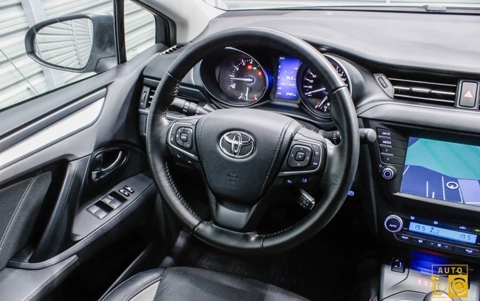 Toyota Avensis cena 77777 przebieg: 28900, rok produkcji 2016 z Stryków małe 562